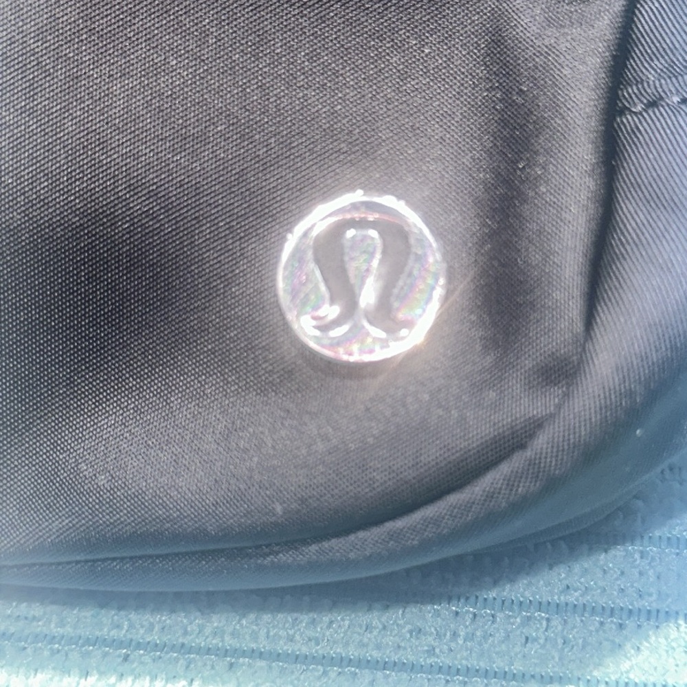 LULULEMON New Everywhere Belt Bag in Black - Picture 2 of 7